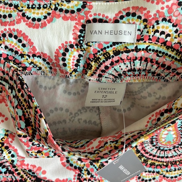 Spring colored paisley capris - Picture 3 of 6